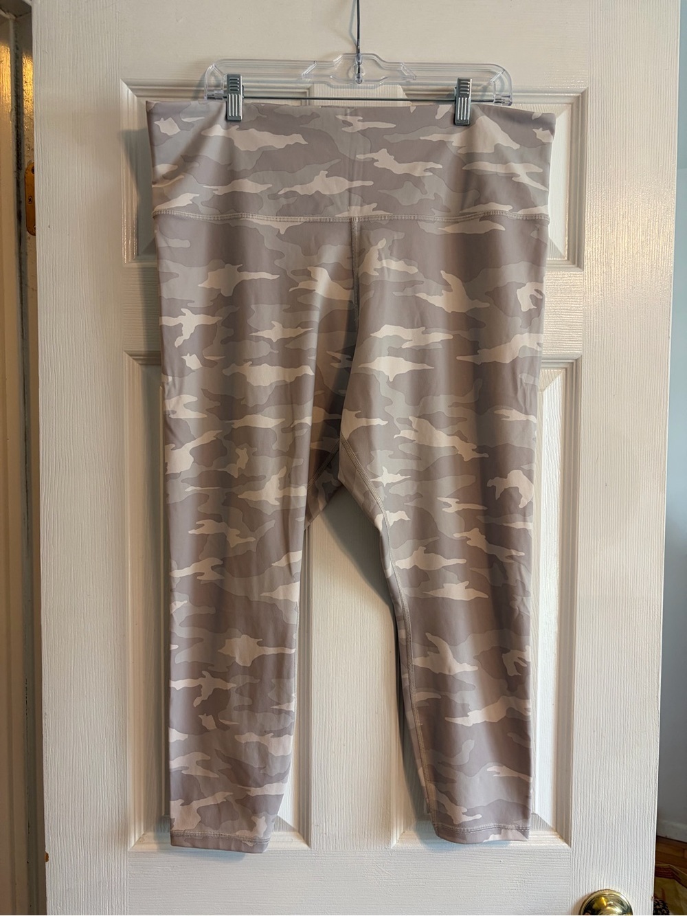 Athleta Elation Camo 7/8 Tight Leggings Size 2X Taupe Camouflage High Rise